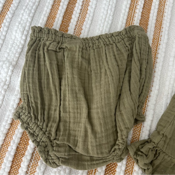 Sleeveless Button-Back Peplum Top and Bloomers Set 12-18M - Picture 9 of 13